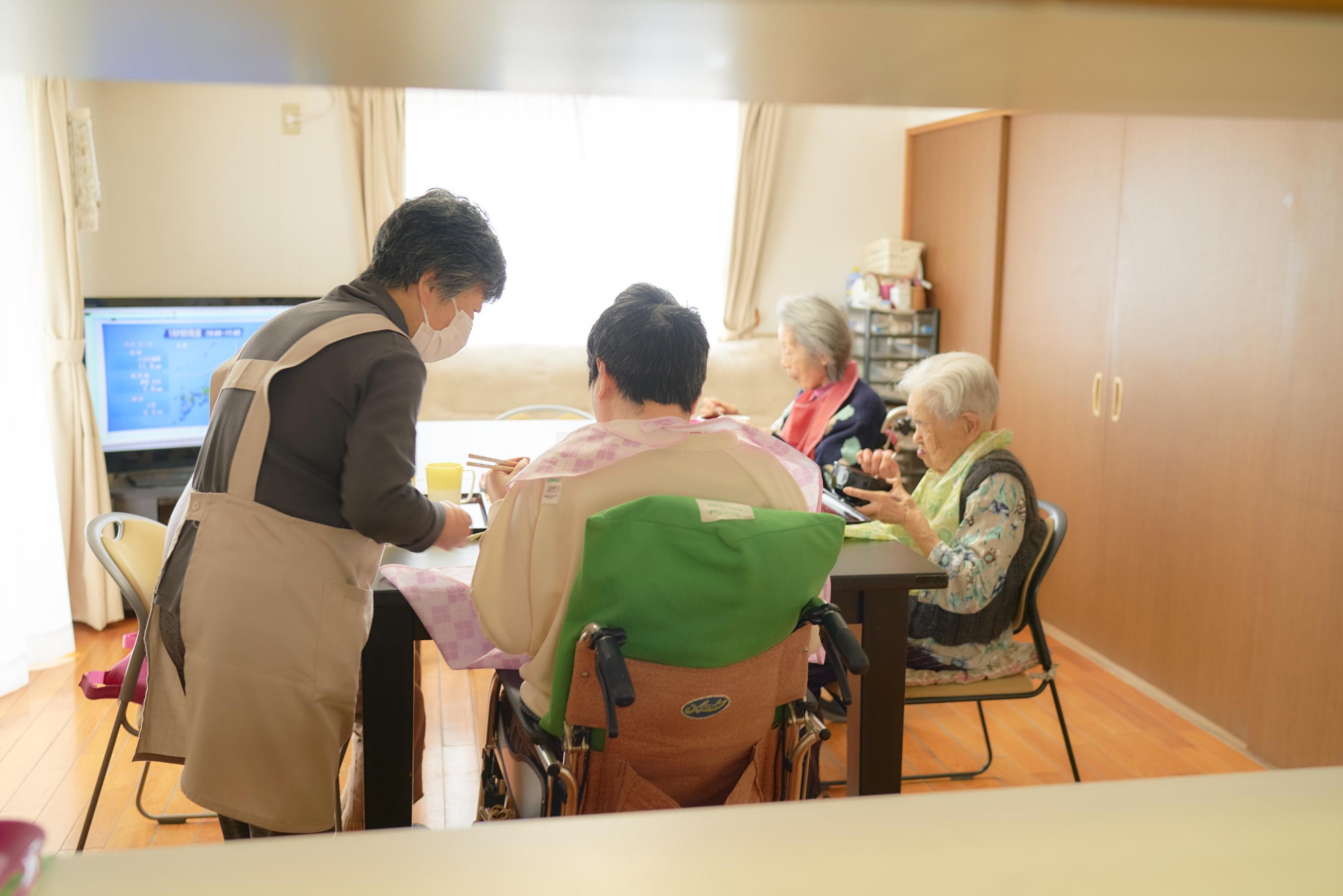 【有限会社ドリームケア・ホーム】介護スタッフ(正社員)